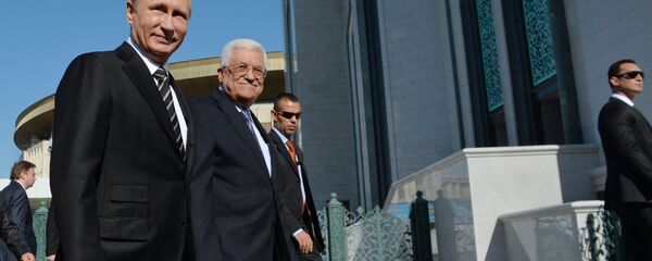 Vladimir Putin (esquerda) e Mahmoud Abbas durante a cerimônia de inauguração da nova mesquita em Moscou Vladimir Putin (esquerda) e Mahmoud Abbas durante a cerimônia de inauguração da nova mesquita em Moscou - Sputnik Brasil