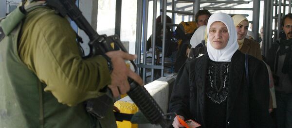 Soldado israelense no posto de controle entre Israel e Palestina - Sputnik Brasil