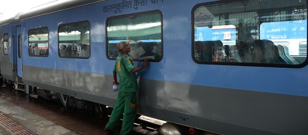 Trem na Índia - Sputnik Brasil