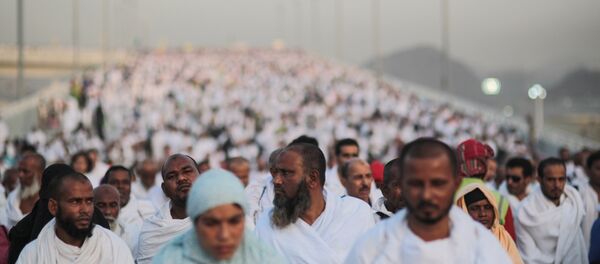 Muçulmanos preparam-se para o ritual de apedrejamento da pedra Satanás em 24 de setembro - Sputnik Brasil