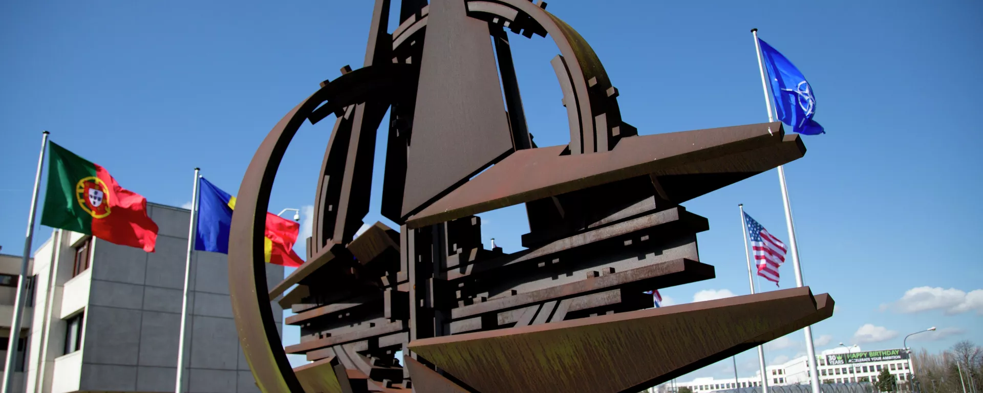 Símbolo da OTAN em Bruxelas - Sputnik Brasil, 1920, 25.11.2025