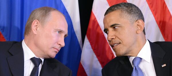 US President Barack Obama (R) listens to Russian President Vladimir Putin - Sputnik Brasil