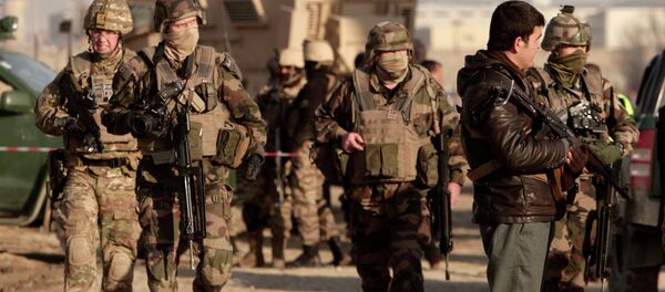 Agentes das Forças de Segurança do Afeganistão e os soldados norte-americanos Agentes das Forças de Segurança do Afeganistão e os soldados norte-americanos - Sputnik Brasil