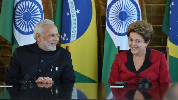 O primeiro-ministro da Índia, Narendra Modi, durante encontro com a presidenta brasileira, Dilma Rousseff, em Brasília, em 16 de julho de 2014 - Sputnik Brasil