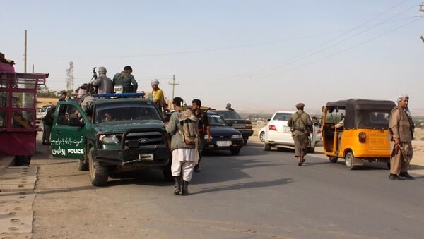 Polícia afegã patrulha a cidade de Kunduz após combates - Sputnik Brasil