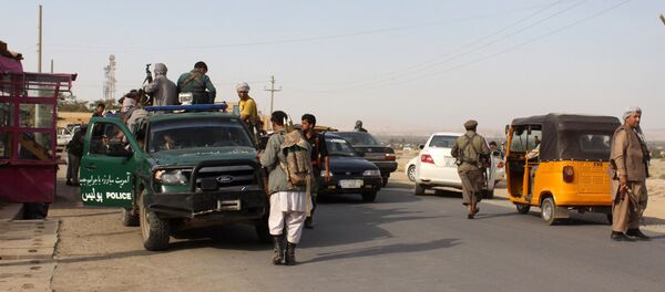 Polícia afegã patrulha a cidade de Kunduz após combates - Sputnik Brasil