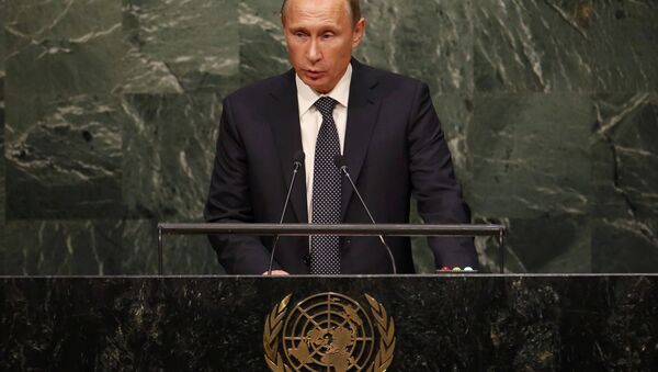 Russian President Vladimir Putin addresses attendees during the 70th session of the United Nations General Assembly at the U.N. Headquarters in New York, September 28, 2015 - Sputnik Brasil