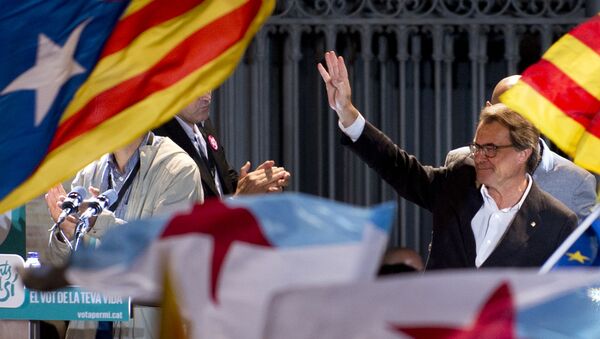 Artur Mas celebrando a vitória nas eleições regionais em Catalunha - Sputnik Brasil