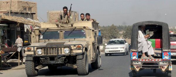 Afghan security forces travel on an armored vehicle in Kunduz Province, Afghanistan September 28, 2015 - Sputnik Brasil