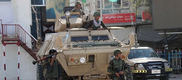 Afghan soldiers keep watch during a battle with the Taliban in Kunduz Province, Afghanistan September 28, 2015 - Sputnik Brasil