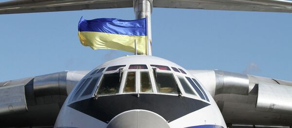 Avião com bandeira da Ucrânia - Sputnik Brasil