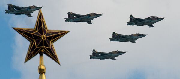 Aeronaves Su-25 durante o ensaio da Parada da Vitória em Moscou, 9 de maio de 2015 - Sputnik Brasil