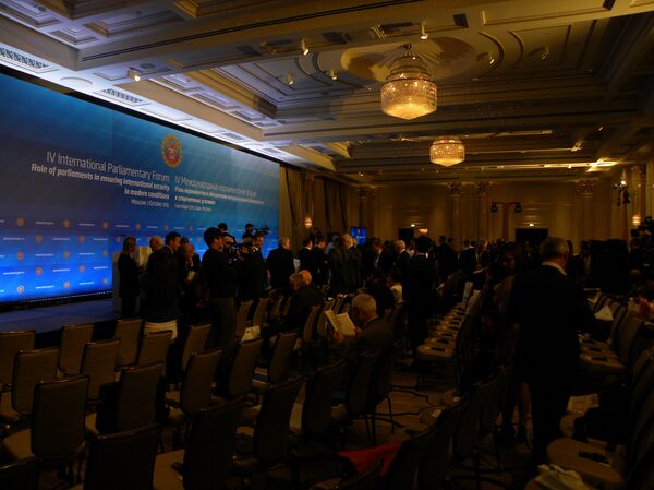 IV Fórum Parlamentar Internacional, sob o tema “O papel dos Parlamentos na Garantia da Segurança Internacional nas Condições Atuais” - Sputnik Brasil
