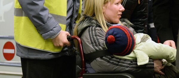 Crianças gravemente doentes de Donbass chegam a Moscou para tratamento Crianças gravemente doentes de Donbass chegam a Moscou para tratamento - Sputnik Brasil