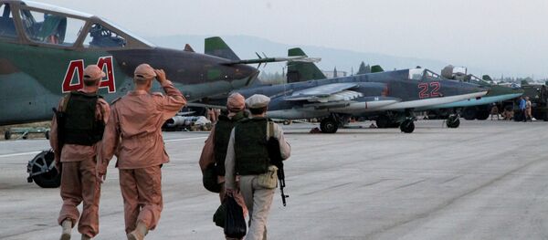 Aviões russos Sukhoi em aeroporto perto de Latakia, base russa durante a operação contra o Estado Islâmico. - Sputnik Brasil