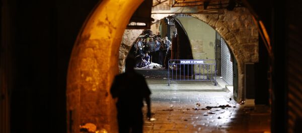 Polícia cerca corpo de suposto terrorista palestino após ataque em Jerusalém - Sputnik Brasil