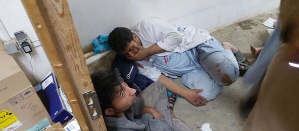 Funcionários do MSF feridos após bombardeio ao hospital na cidade de Kunduz, Afeganistão - Sputnik Brasil