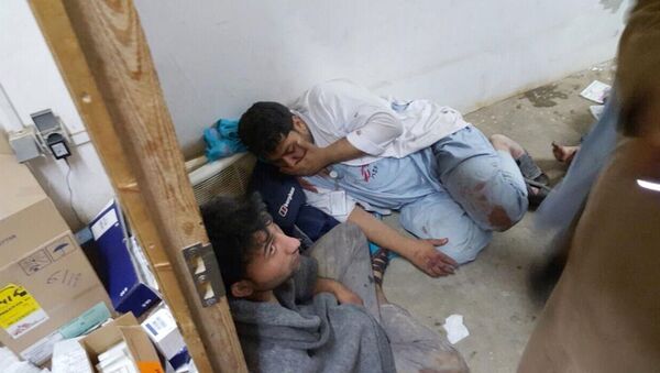 Funcionários do MSF feridos após bombardeio ao hospital na cidade de Kunduz, Afeganistão - Sputnik Brasil