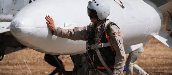 Grupo militar russo na base aérea na Síria - Sputnik Brasil