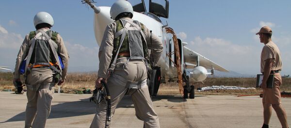 Pilotos militares russos na base aérea de Hmeymim na Síria - Sputnik Brasil