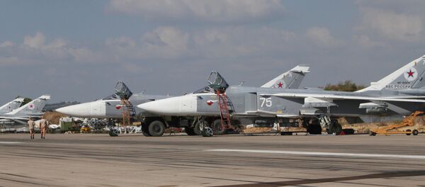 Pilotos militares russos na base aérea de Khmeimim na Síria - Sputnik Brasil