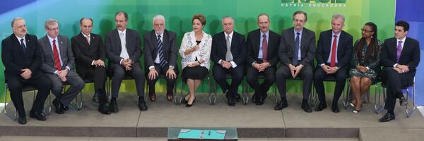Dilma dá posse a novos ministros para garantir mais equilíbrio à coalização Dilma dá posse a novos ministros para garantir mais equilíbrio à coalização - Sputnik Brasil