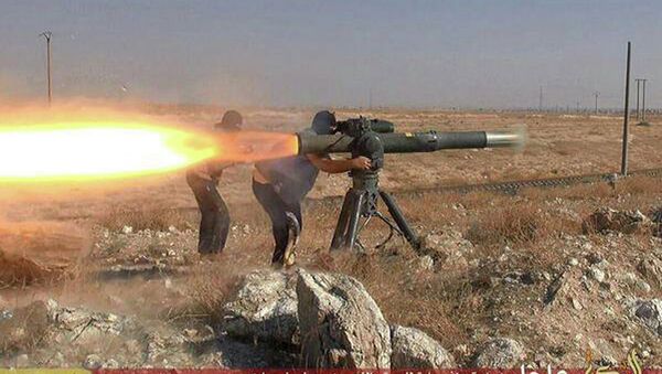 Militantes do Estado Islâmico lançam um míssil antitanque em Hassakeh, no nordeste da Síria, 26 de junho de 2015 - Sputnik Brasil