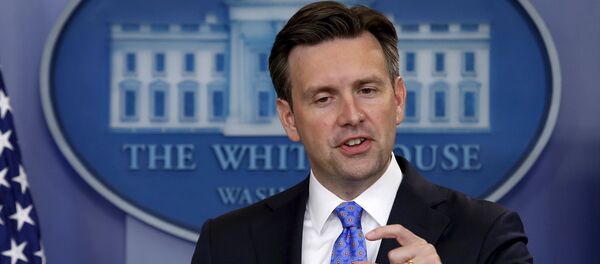 Josh Earnest, secretário de imprensa da Casa Branca, em 3 de setembro de 2015 - Sputnik Brasil