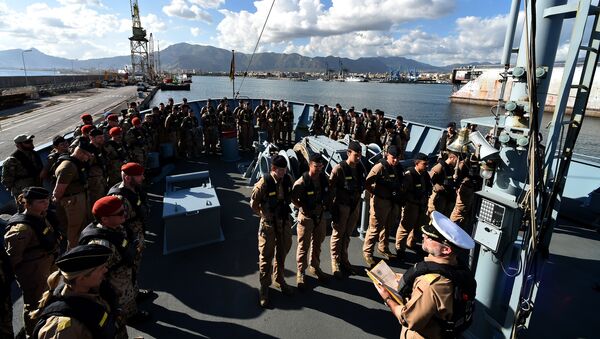 As Forças Marítimas dos países da UE no início da segunda fase da operação naval da UE contra os traficantes de pessoas no Mediterrâneo pretendem operar nas águas territoriais da Líbia - Sputnik Brasil