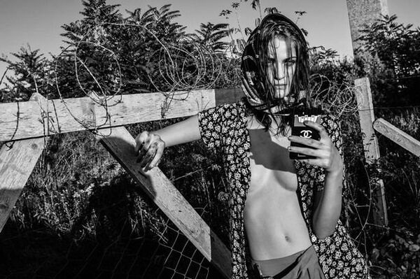 Der Migrant, foto de Norbert Baksa. Modelo: Monika Jablonczky. Estilo: Mark Kiss. Maquilhagem: Emese Balla. - Sputnik Brasil