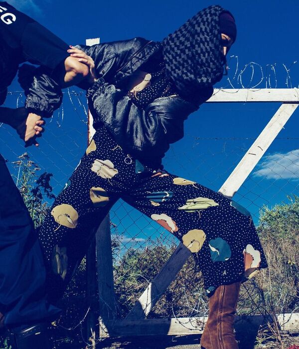 Der Migrant, foto de Norbert Baksa. Modelo: Monika Jablonczky. Estilo: Mark Kiss. Maquilhagem: Emese Balla. - Sputnik Brasil