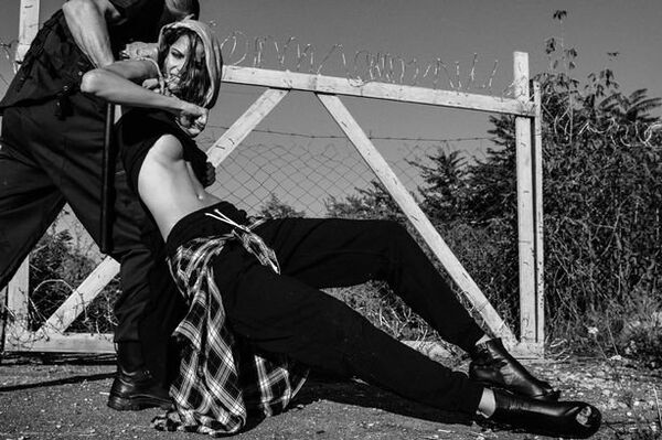 Der Migrant, foto de Norbert Baksa. Modelo: Monika Jablonczky. Estilo: Mark Kiss. Maquilhagem: Emese Balla. - Sputnik Brasil