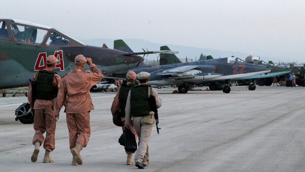 Caças russos em uma base aérea perto de Latakia - Sputnik Brasil