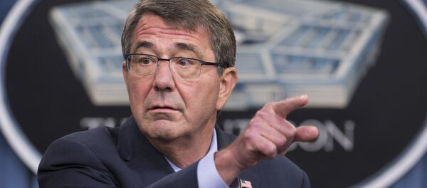 Ashton Carter, do Pentágono, durante um briefing em 30 de setembro Ashton Carter, do Pentágono, durante um briefing em 30 de setembro - Sputnik Brasil