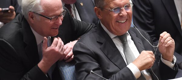 Ministro das Relações Exteriores russo Sergei Lavrov (direita) e representante permanente da Rússia na ONU Vitaly Churkin - Sputnik Brasil