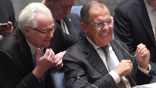 Ministro das Relações Exteriores russo Sergei Lavrov (direita) e representante permanente da Rússia na ONU Vitaly Churkin - Sputnik Brasil