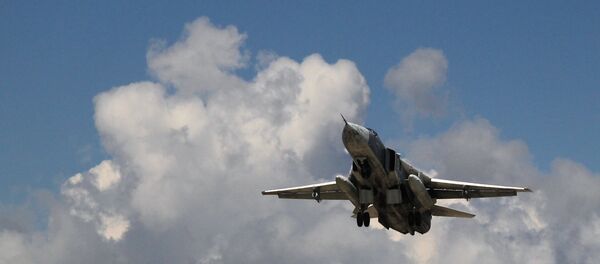 Russian Su-24 front-line bomber jet takes off at Latakia airport, Syria - Sputnik Brasil