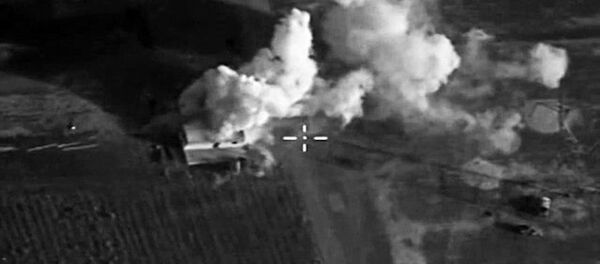 Os ataques localizados das Forças Aeroespaciais contra o Estado Islâmico destruiram a infraestrutura e as posições do grupo terrorista na Síria. - Sputnik Brasil