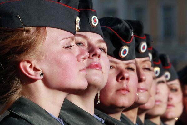 Batom e Kalashnikov: mulheres no Exército russo - Sputnik Brasil