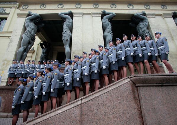 Batom e Kalashnikov: mulheres no Exército russo - Sputnik Brasil