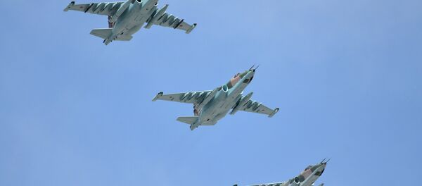 Aeronaves russas Su-25SM durante a Parada da Vitória em Moscou, 9 de maio de 2015 - Sputnik Brasil
