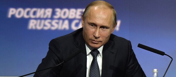 Russian President Vladimir Putin at the Russia Calling! investment forum in Moscow on 13 October - Sputnik Brasil