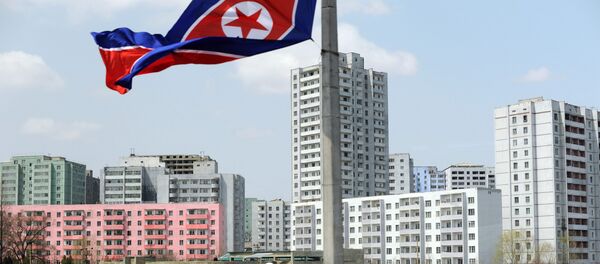 Bandeira da Coreia do Norte nas ruas de Pyongyang. 11 de abril, 2012 - Sputnik Brasil
