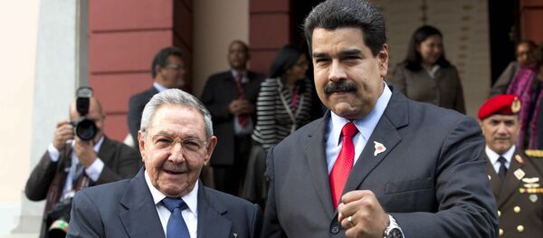 Raúl Castro e Nicolás Maduro. - Sputnik Brasil