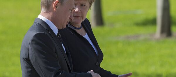 Vladimir Putin e Angela Merkel em Moscou - Sputnik Brasil