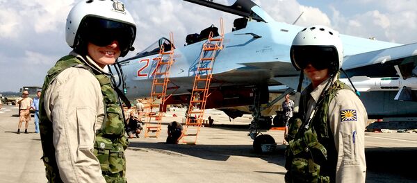 Pilotos russos em Hmeymim, na Síria - Sputnik Brasil