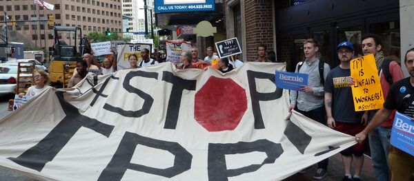 Manifestação contra o acordo de Parceria Econômica Estratégica Trans-Pacífico (TPP), Geórgia, EUA, 1 de outubro de 2015 - Sputnik Brasil