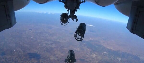 Aviação russa realiza ataques localizados contra instalações dos terroristas na Síria - Sputnik Brasil