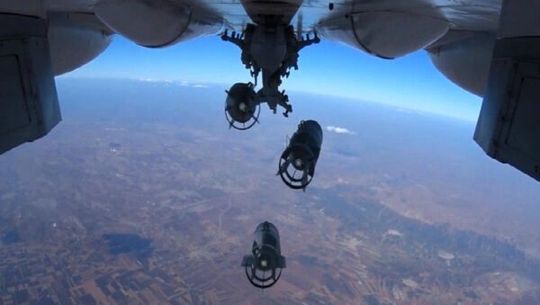Aviação russa realiza ataques localizados contra instalações dos terroristas na Síria - Sputnik Brasil