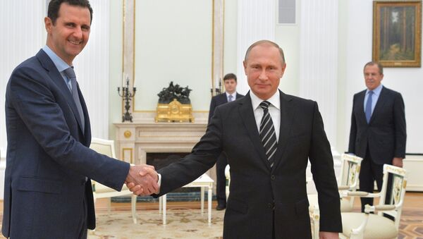 Presidente russo Vladimir Putin encontra-se com o líder da Síria Bashar Assad em 30 de outubro 2015, em Moscou - Sputnik Brasil